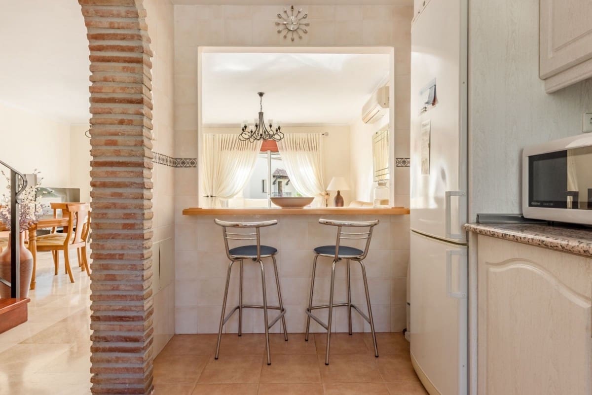 3 slaapkamer Huis te koop in Marbella met zwembad garage - € 365.000 (Ref: 10001388)