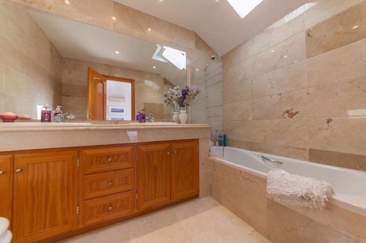 3 slaapkamer Huis te koop in Marbella met zwembad garage - € 365.000 (Ref: 10001388)