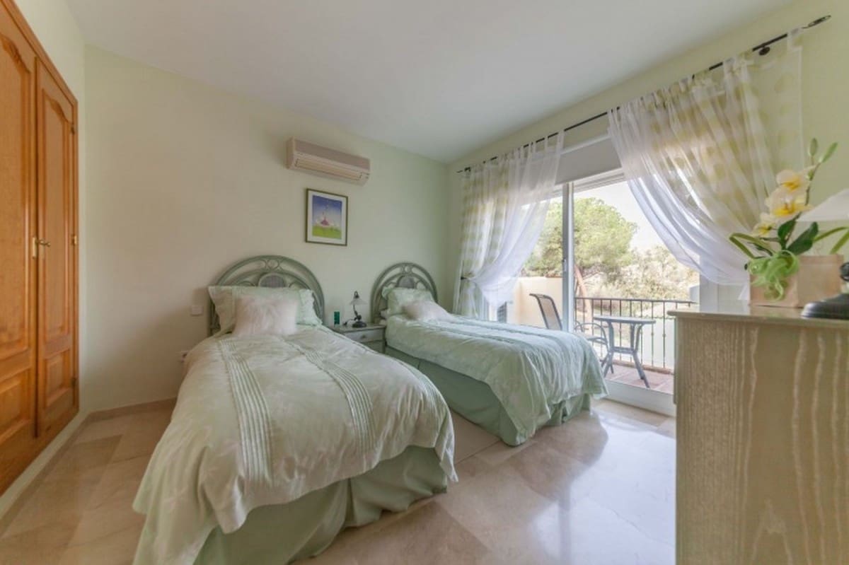 3 slaapkamer Huis te koop in Marbella met zwembad garage - € 365.000 (Ref: 10001388)