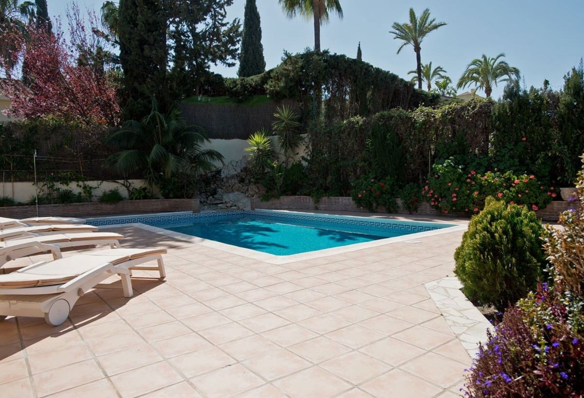 4 sypialnia Willa na sprzedaż w Marbella z basenem garażem - 1 245 000 € (Ref: 10001389)