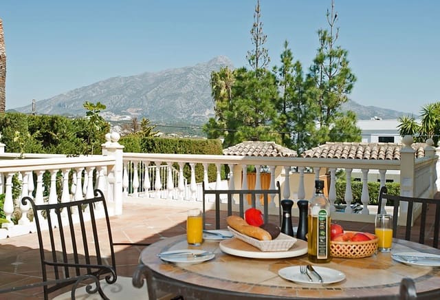 4 sypialnia Willa na sprzedaż w Marbella z basenem garażem - 1 245 000 € (Ref: 10001389)