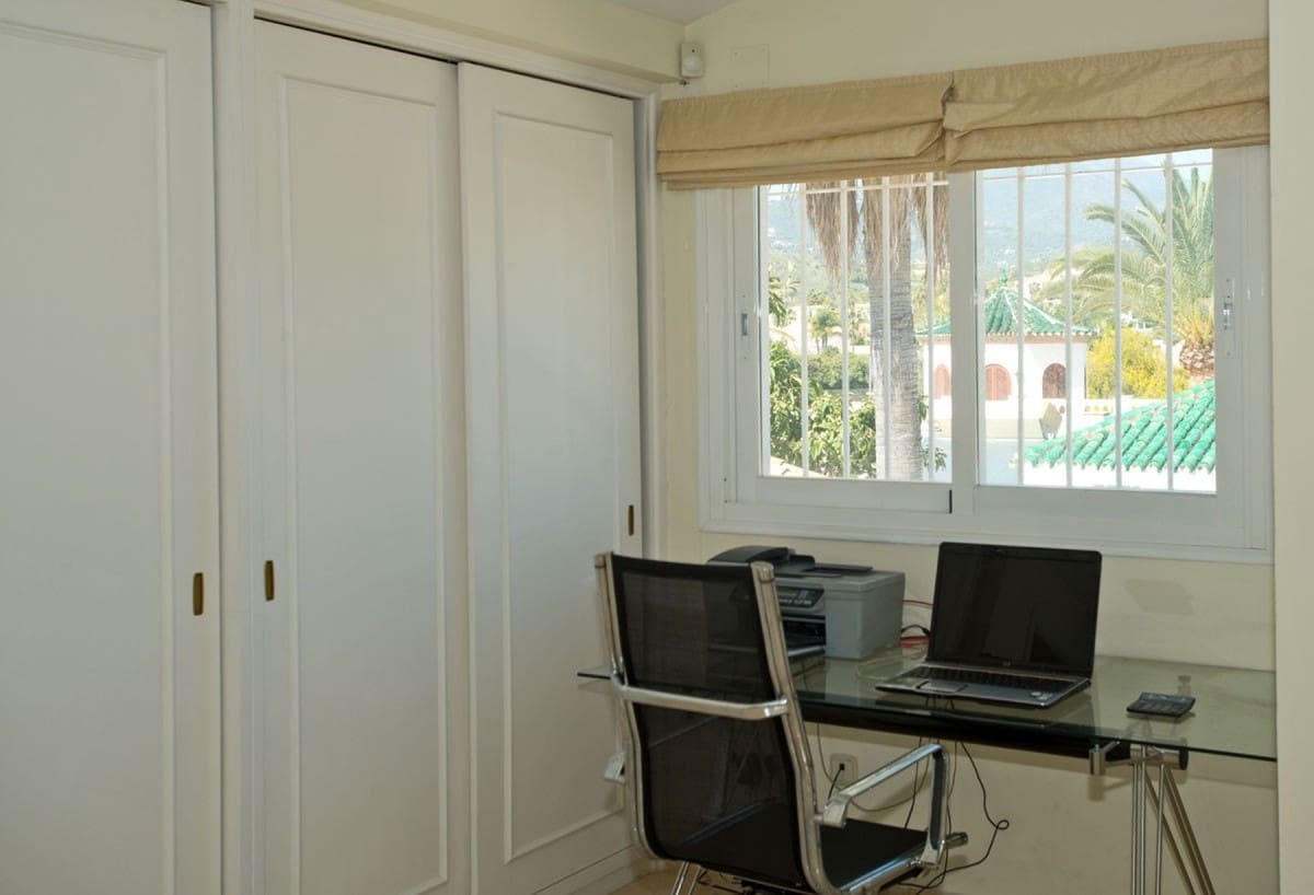 4 sypialnia Willa na sprzedaż w Marbella z basenem garażem - 1 245 000 € (Ref: 10001389)
