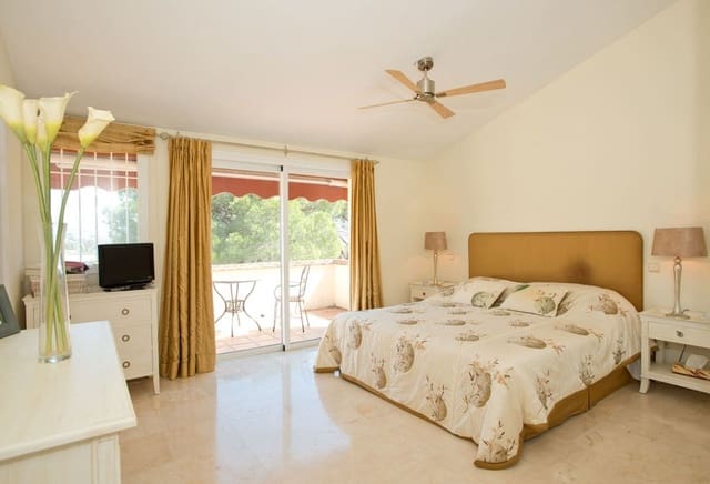 4 sypialnia Willa na sprzedaż w Marbella z basenem garażem - 1 245 000 € (Ref: 10001389)