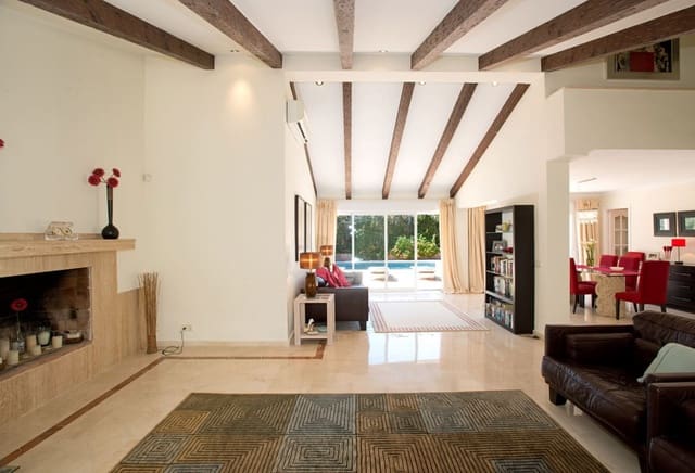 4 sypialnia Willa na sprzedaż w Marbella z basenem garażem - 1 245 000 € (Ref: 10001389)