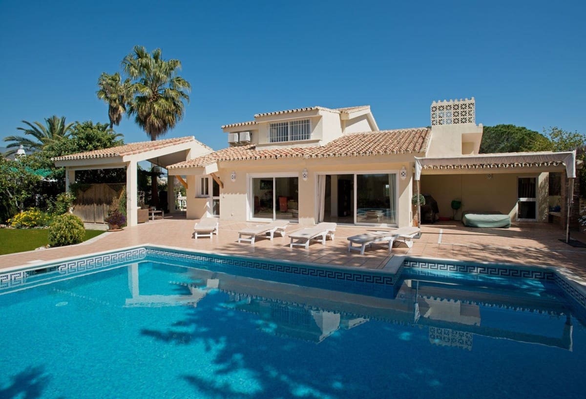 4 sypialnia Willa na sprzedaż w Marbella z basenem garażem - 1 245 000 € (Ref: 10001389)