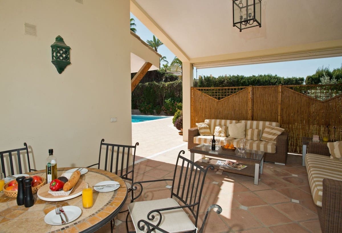 4 sypialnia Willa na sprzedaż w Marbella z basenem garażem - 1 245 000 € (Ref: 10001389)