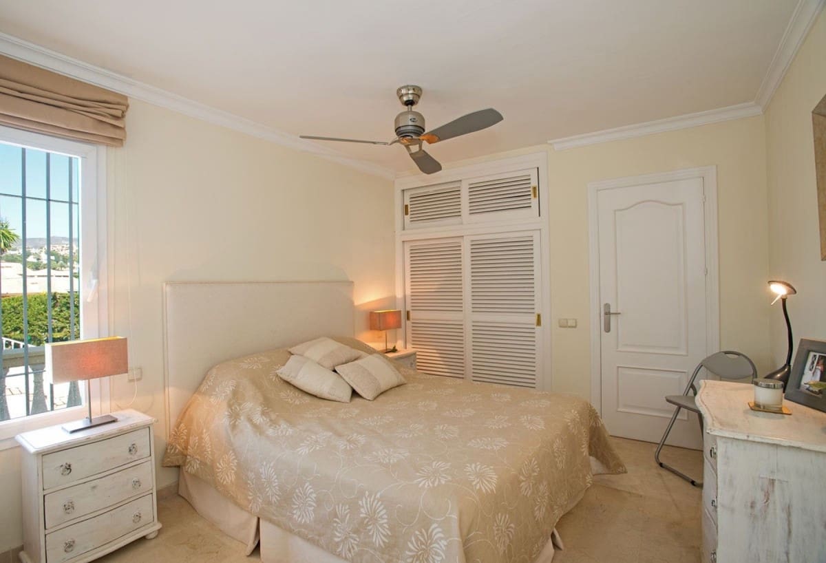 4 sypialnia Willa na sprzedaż w Marbella z basenem garażem - 1 245 000 € (Ref: 10001389)