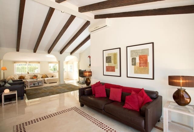 4 sypialnia Willa na sprzedaż w Marbella z basenem garażem - 1 245 000 € (Ref: 10001389)