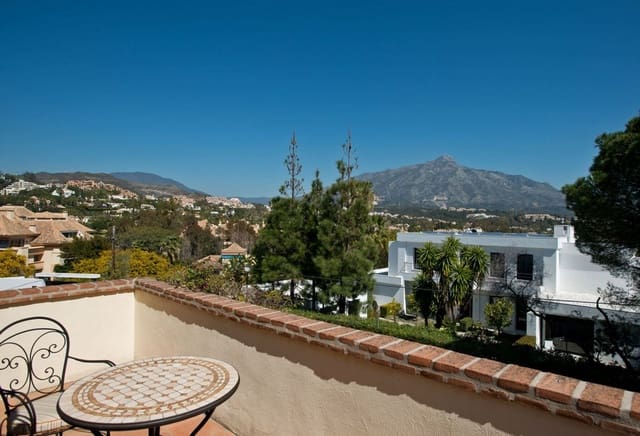 4 sypialnia Willa na sprzedaż w Marbella z basenem garażem - 1 245 000 € (Ref: 10001389)