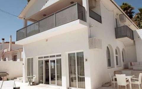 4 soveværelse Villa til salg i Marbella med swimmingpool garage - € 995.000 (Ref: 10001390)