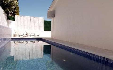 4 soveværelse Villa til salg i Marbella med swimmingpool garage - € 995.000 (Ref: 10001390)