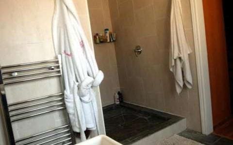 4 soveværelse Villa til salg i Marbella med swimmingpool garage - € 995.000 (Ref: 10001390)