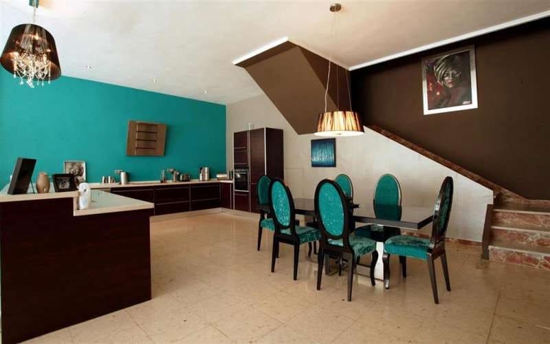 4 soveværelse Villa til salg i Marbella med swimmingpool garage - € 995.000 (Ref: 10001390)