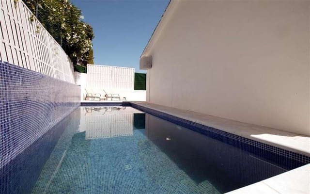 4 soveværelse Villa til salg i Marbella med swimmingpool garage - € 995.000 (Ref: 10001390)