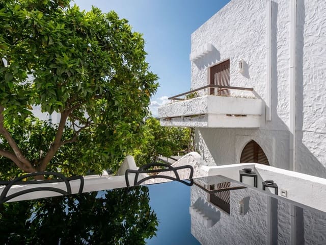 3 slaapkamer Appartement te koop in Marbella met zwembad - € 435.000 (Ref: 10001392)