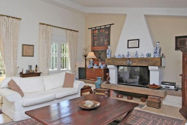 4 bedroom Villa for sale in Marbella with pool garage - € 1,045,000 (Ref: 10001393)