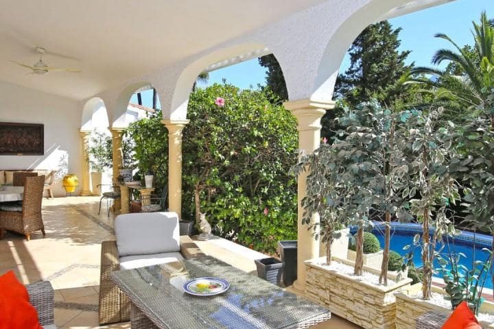 4 bedroom Villa for sale in Marbella with pool garage - € 1,045,000 (Ref: 10001393)