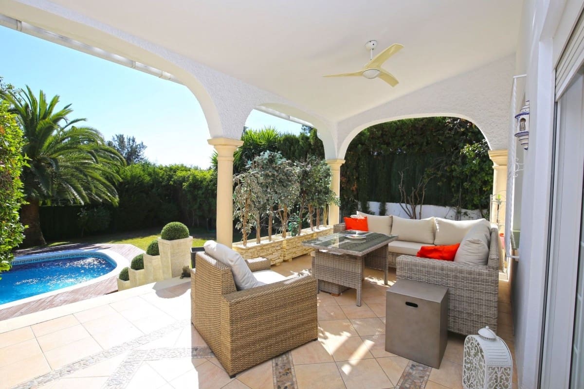 4 bedroom Villa for sale in Marbella with pool garage - € 1,045,000 (Ref: 10001393)