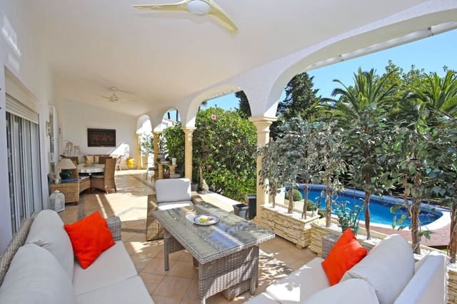 4 bedroom Villa for sale in Marbella with pool garage - € 1,045,000 (Ref: 10001393)