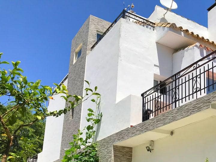 4 Zimmer Haus zu verkaufen in Marbella mit Pool Garage - 699.000 € (Ref: 10001394)