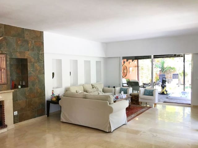 4 Zimmer Haus zu verkaufen in Marbella mit Pool Garage - 699.000 € (Ref: 10001394)