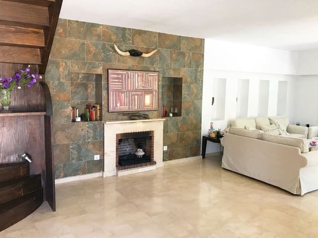 4 Zimmer Haus zu verkaufen in Marbella mit Pool Garage - 699.000 € (Ref: 10001394)