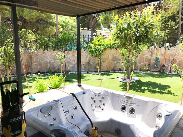 4 Zimmer Haus zu verkaufen in Marbella mit Pool Garage - 699.000 € (Ref: 10001394)