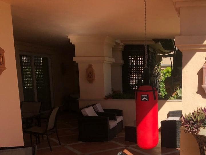 Apartamento de 3 habitaciones en Marbella en venta con piscina garaje - 970.000 € (Ref: 10001395)
