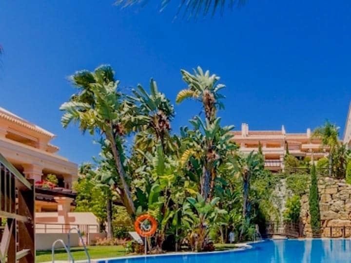Apartamento de 3 habitaciones en Marbella en venta con piscina garaje - 970.000 € (Ref: 10001395)