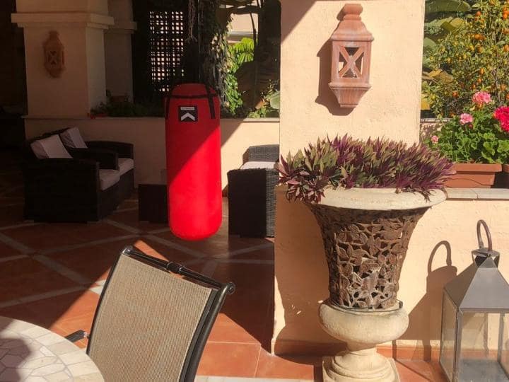 Apartamento de 3 habitaciones en Marbella en venta con piscina garaje - 970.000 € (Ref: 10001395)