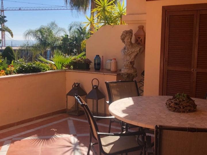 Apartamento de 3 habitaciones en Marbella en venta con piscina garaje - 970.000 € (Ref: 10001395)