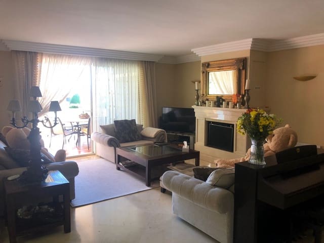 Apartamento de 3 habitaciones en Marbella en venta con piscina garaje - 970.000 € (Ref: 10001395)