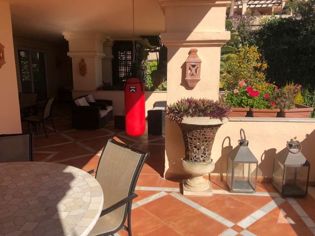 Apartamento de 3 habitaciones en Marbella en venta con piscina garaje - 970.000 € (Ref: 10001395)
