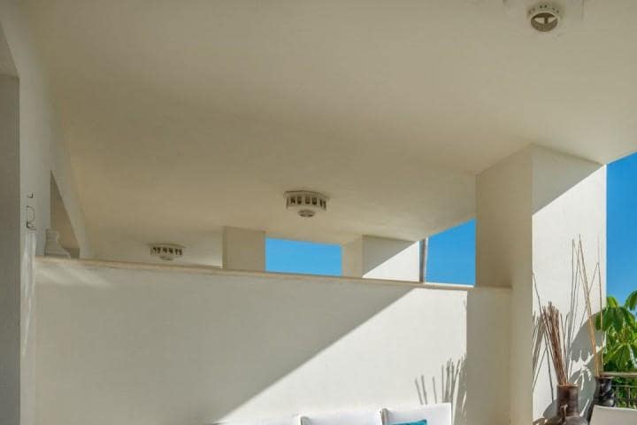 Apartamento de 2 habitaciones en Benahavís en venta con piscina garaje - 350.000 € (Ref: 10001396)