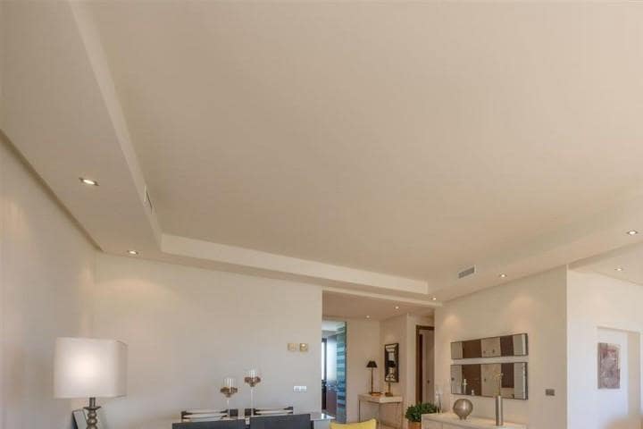 Apartamento de 2 habitaciones en Benahavís en venta con piscina garaje - 350.000 € (Ref: 10001396)