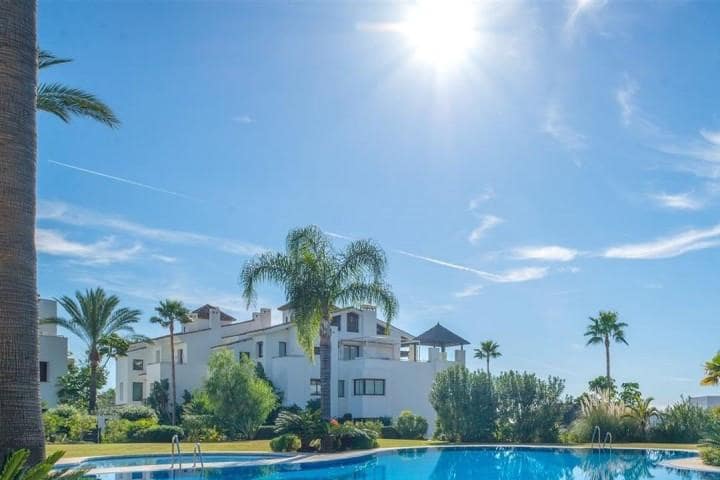 Apartamento de 2 habitaciones en Benahavís en venta con piscina garaje - 350.000 € (Ref: 10001396)