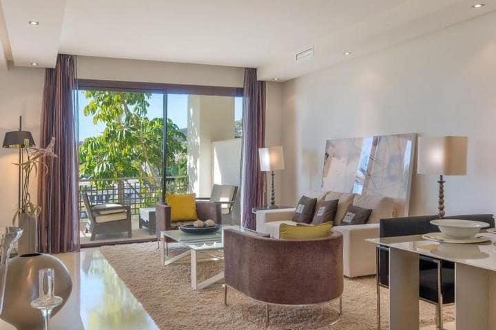 Apartamento de 2 habitaciones en Benahavís en venta con piscina garaje - 350.000 € (Ref: 10001396)