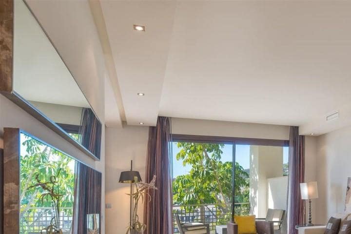 Apartamento de 2 habitaciones en Benahavís en venta con piscina garaje - 350.000 € (Ref: 10001396)