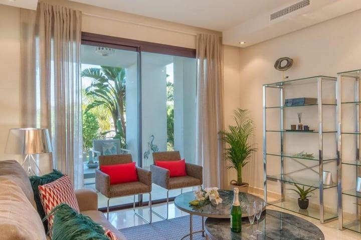 Apartamento de 2 habitaciones en Benahavís en venta con piscina garaje - 350.000 € (Ref: 10001396)
