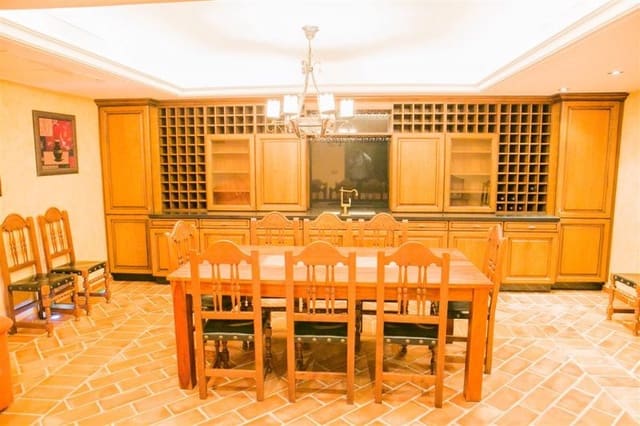 Casa de 3 habitaciones en Casares en venta con piscina garaje - 699.000 € (Ref: 10001397)