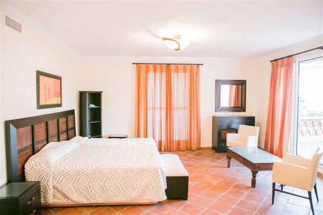 Casa de 3 habitaciones en Casares en venta con piscina garaje - 699.000 € (Ref: 10001397)