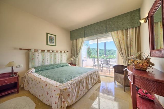 Ático de 3 habitaciones en Marbella en venta con piscina garaje - 743.000 € (Ref: 10001400)