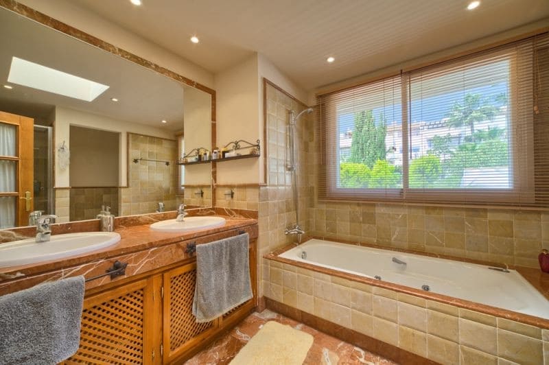 3 sovrum Takvåning till salu i Marbella med pool garage - 743 000 € (Ref: 10001400)