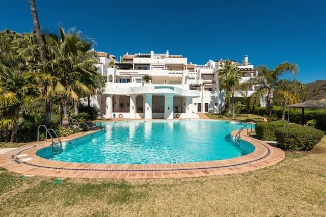 Ático de 3 habitaciones en Marbella en venta con piscina garaje - 743.000 € (Ref: 10001400)
