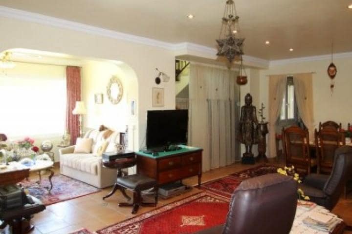 5 bedroom Villa for sale in Marbella with pool garage - € 749,000 (Ref: 10001402)
