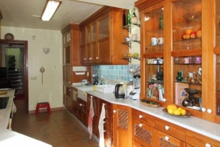 5 bedroom Villa for sale in Marbella with pool garage - € 749,000 (Ref: 10001402)