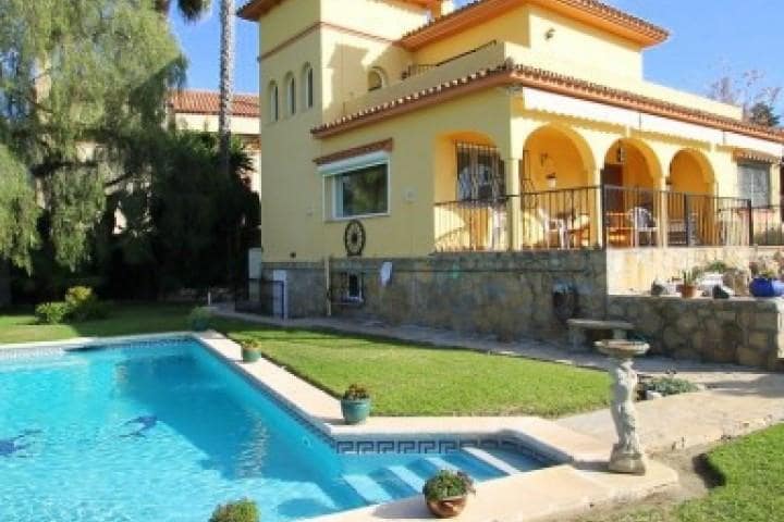5 bedroom Villa for sale in Marbella with pool garage - € 749,000 (Ref: 10001402)