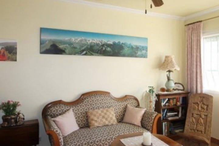 5 bedroom Villa for sale in Marbella with pool garage - € 749,000 (Ref: 10001402)