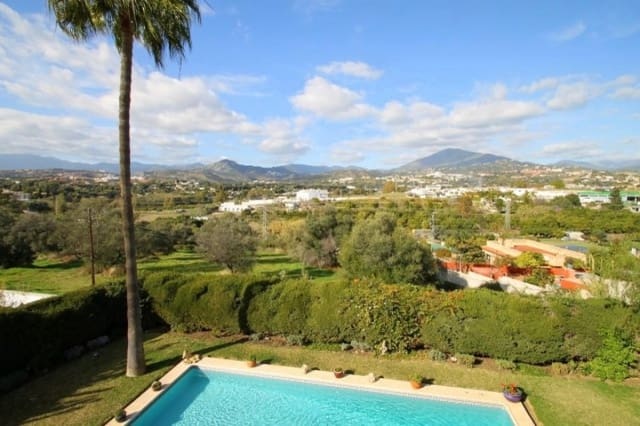 5 bedroom Villa for sale in Marbella with pool garage - € 749,000 (Ref: 10001402)