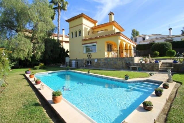 5 bedroom Villa for sale in Marbella with pool garage - € 749,000 (Ref: 10001402)